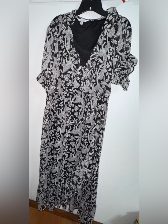LC Lauren Conrad Dresses & Skirts - LC Lauren Conrad Black and White Floral Dress